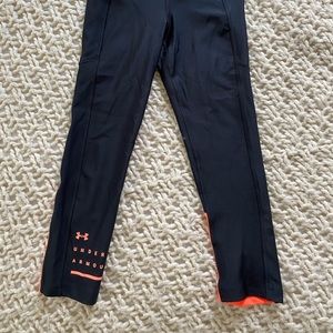 Under Armour women’s cropped leggings.